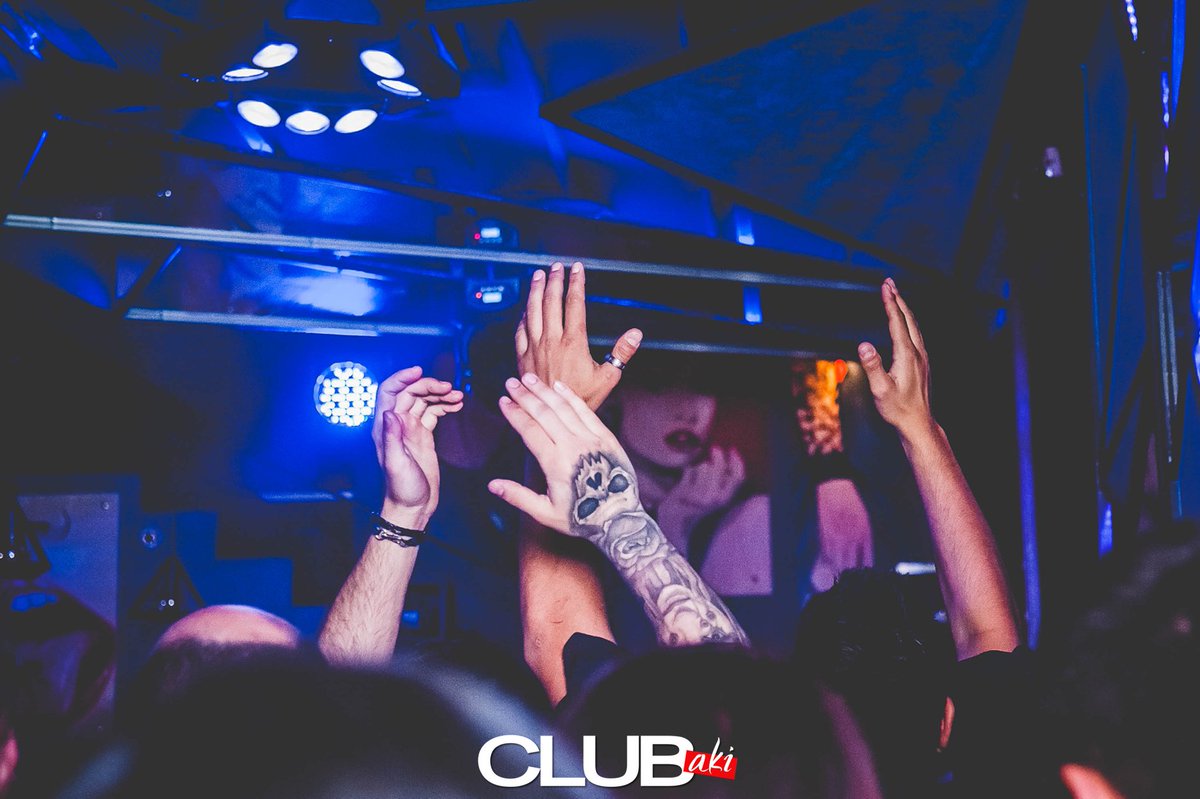 Τα χέρια δεν τα σηκώνουμε ποτέ ψηλά για να παραδοθούμε, τα σηκώνουμε μόνο για τον χορό και τη γιορτή! Celebrate life and never give up!