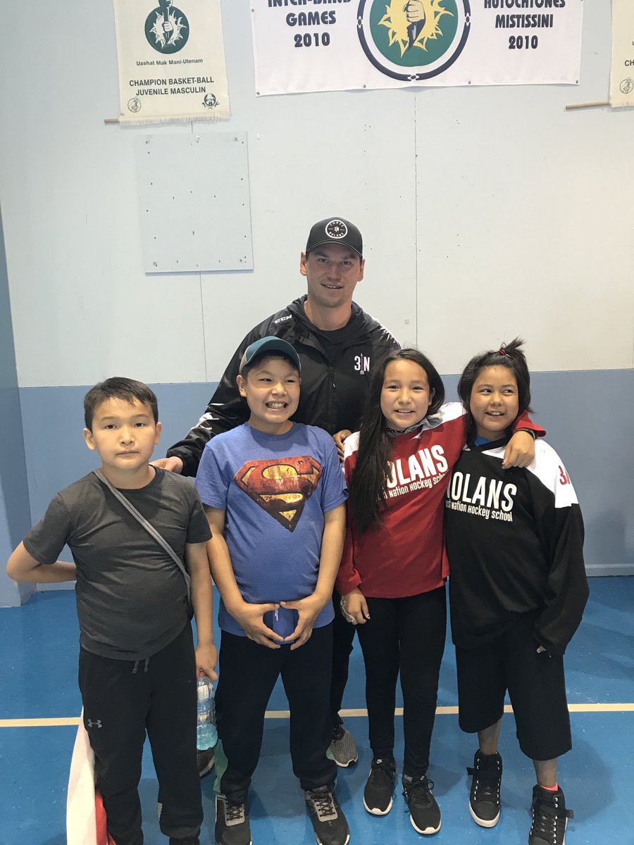 cmccormick08's tweet photo. Amazing to visit the beautiful Innu community of Takuaikan  Uashat Mak Mani-Utenam in Quebec Canada! Great to see all the support the youth receive from their community!
#firstnationshockey #3nolan https://t.co/20ndqzb70R