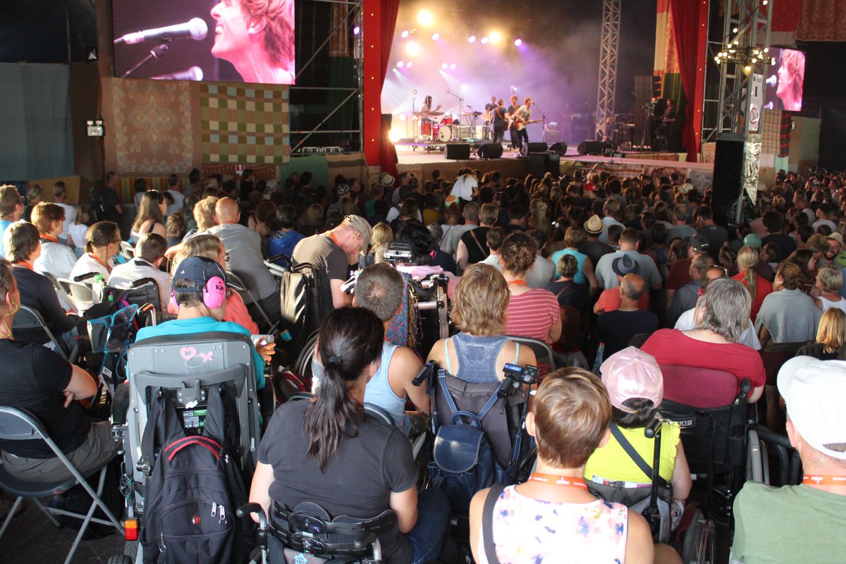 BartParmentier's tweet photo. Dat was het dan: het 20ste toegankelijke Festival Dranouter. Topeditie. Veel tevreden gebruikers gehoord. Allemaal dankzij het #engagement van velen!! #topvrijwilligers #itstartedalloverhere #trots #dranouterfest18 #20jaarin2019 #metinternatuurlijk https://t.co/E2WRII8eSZ