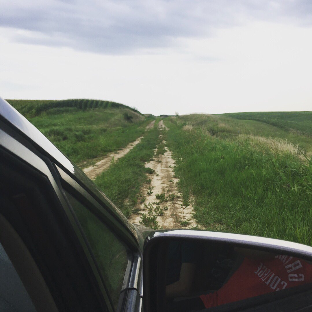 _alliepearce_'s tweet image. A peek into the exciting world of door knocking in a rural area, courtesy of your friendly neighborhood Democrats! @iowademocrats #BuildItWinIt #poweshiekcounty #itwasraining