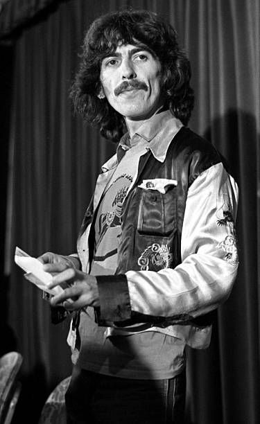TVeskimo's tweet photo. RT @GeorgeHarrison: I'm a musician, I'm not a talker, and if you just get my album it's like #PeytonPlace; it will tell you exactly what I've been doing. #quote #georgequote #darkhorse https://t.co/iz1YcQ8fZX https://t.co/Uf51385WVa
