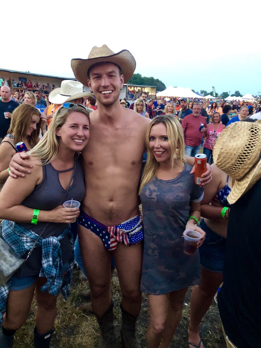 Cfeser's tweet photo. 5 year reunion from when  I thought Nashville might be a good idea...best idea ever and how life changes!  I’d like to say we’re growing up....  my photos suggest otherwise 🤷🏼‍♀️🤔 @jakeowen @MillCreekFest #iowa https://t.co/GoCadgGeEG