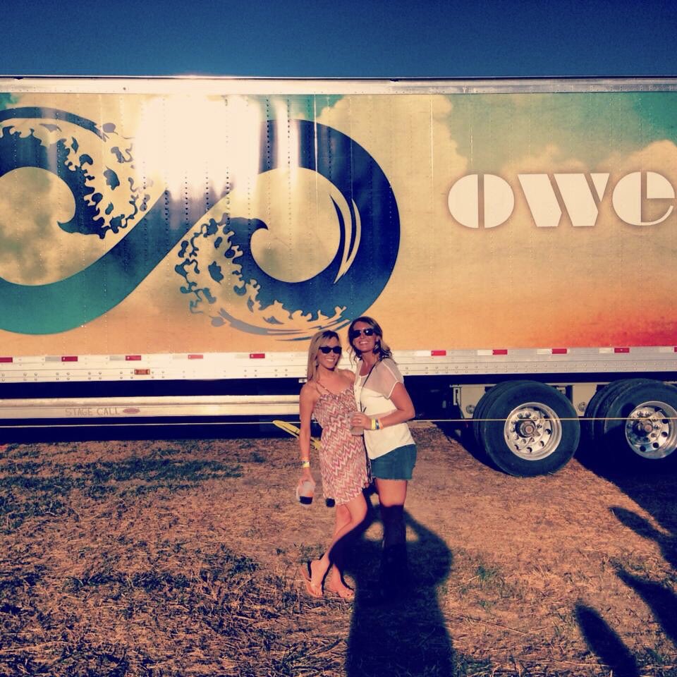 Cfeser's tweet photo. 5 year reunion from when  I thought Nashville might be a good idea...best idea ever and how life changes!  I’d like to say we’re growing up....  my photos suggest otherwise 🤷🏼‍♀️🤔 @jakeowen @MillCreekFest #iowa https://t.co/GoCadgGeEG
