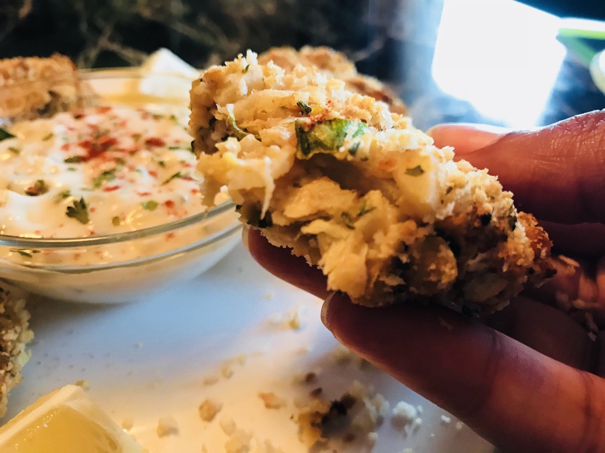PB_Simplicity's tweet photo. 🌱 Crab-less Crabcakes with Homemade Tartar Sauce... The Bomb... 😋😋😋😋 👌🏽👌🏽👌🏽
#plantbased #plantbasedsimplicity #mytlcjourney #crabcakes #crablesscakes #food #iloveit #delishhh #yum #whowouldhavethought https://t.co/TojAecZIal