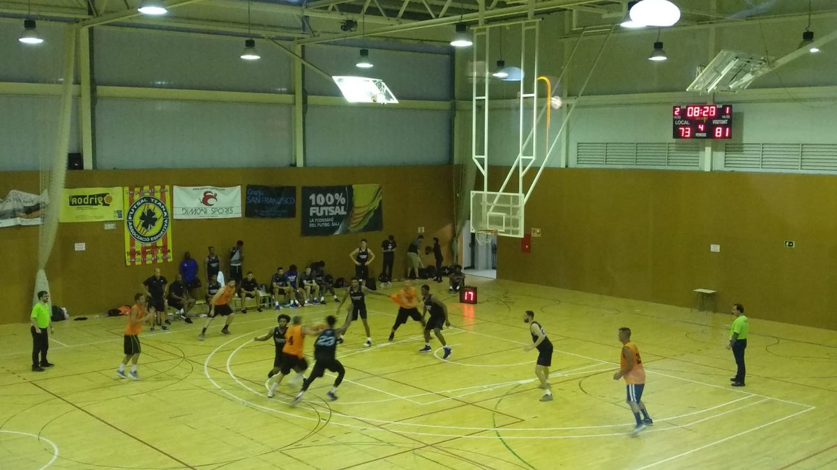 cbtiana's tweet photo. Com sempre aquests dies a #Tiana es juguen partits internacionals de Basquet. En aquests moments; equip All Star de Catalunya VS universitat Georgia State @Aj_Tiana @cbtiana @Basquet_i_mes @BlogDeBasket https://t.co/HpVauSxydA