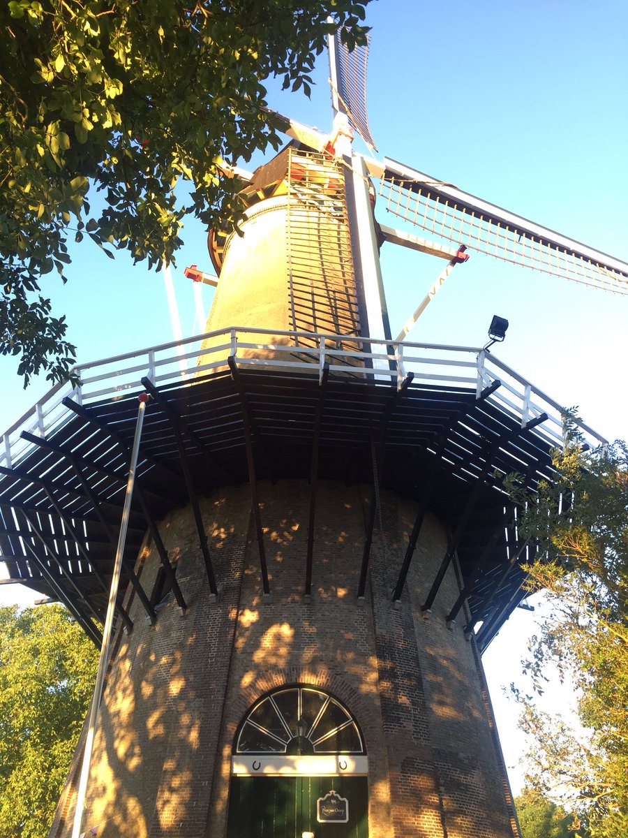 KatayaMW's tweet photo. Ate Dutch pancakes for dinner (with lots of cheese ofc) so, naturally, we had to do a walk to the nearest windmill to walk it off. #dutchadventures #windmill https://t.co/yXwC8ChYde