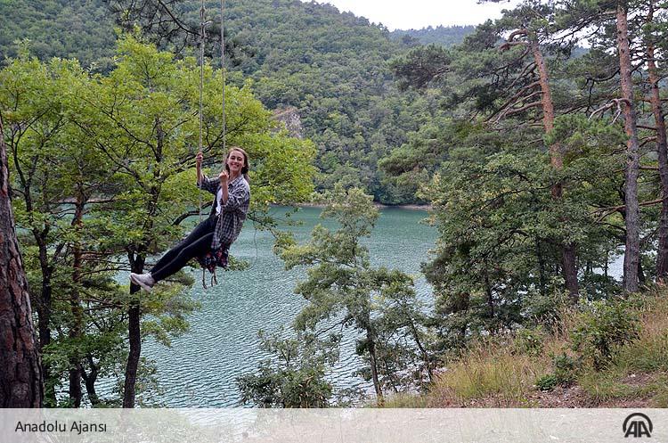 Orta Karadeniz'in 'Uzungöl'ü ilgi görüyor

#Amasya Taşova'da doğal güzellikleri ve gölüyle #Trabzon'daki #Uzungöl'e benzetilen Borabay Tabiat Parkı, özellikle yerli turistlerin uğrak mekanları arasında yer alıyor aane.ws/HVZ