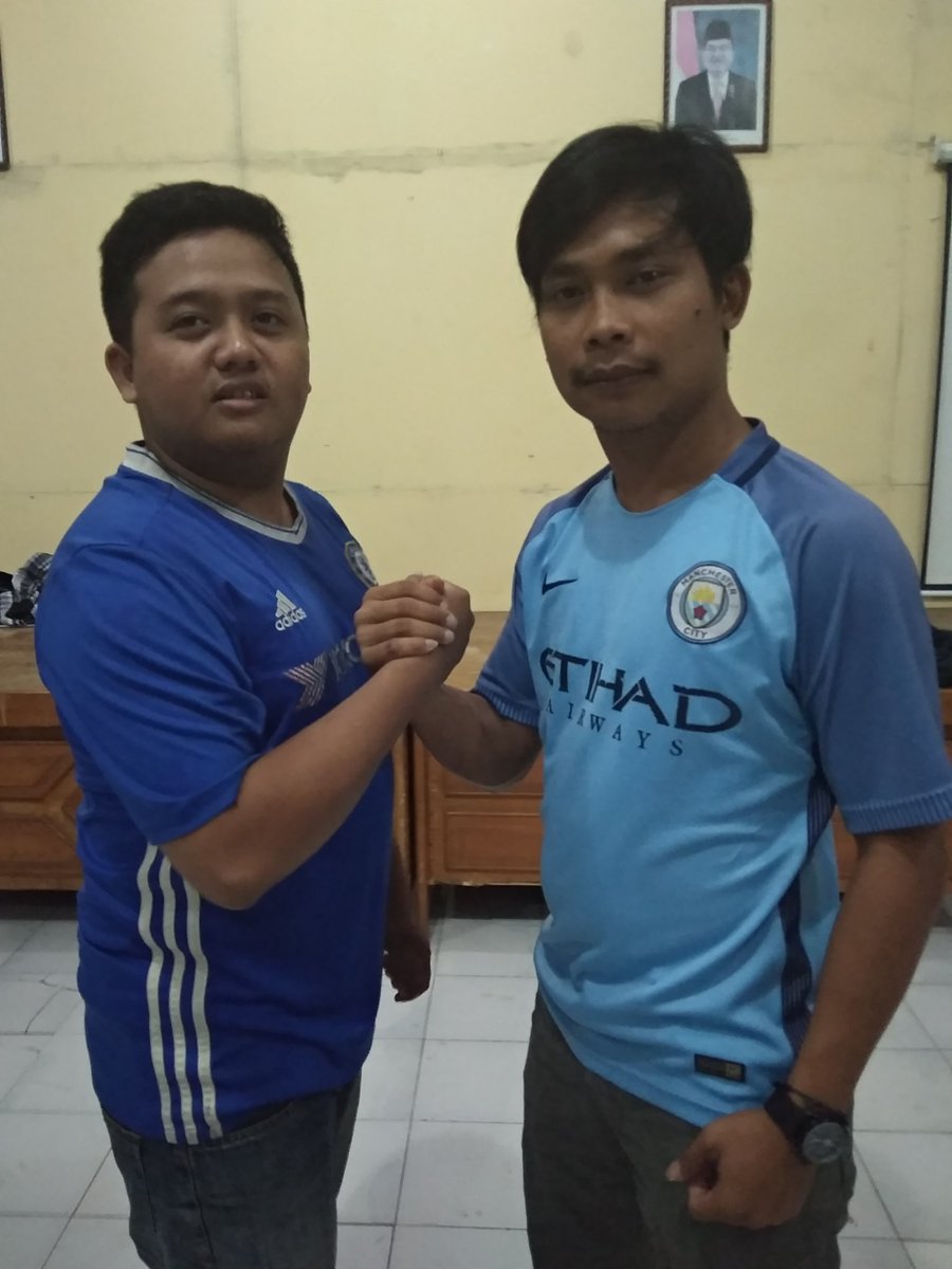 CLT1905's tweet photo. Matur nuwun @mcsci_galawi  atas sambutan hangatnya dan terimakasih juga buat yang sudah datang
Nambah sedulur nambah jakwir 😁
Next nobar opening match of premier league 😎
@TrueBlueIdn @ChelseaFC @infotegal https://t.co/JkDu6f5wis