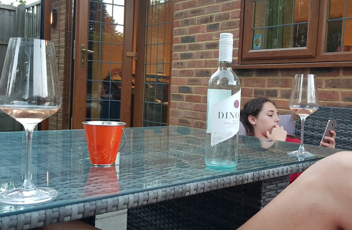 Ant71's tweet image. It's a #rosè #magicsoul #chilled kinda evening @michdaniels1978 #needanewbottle