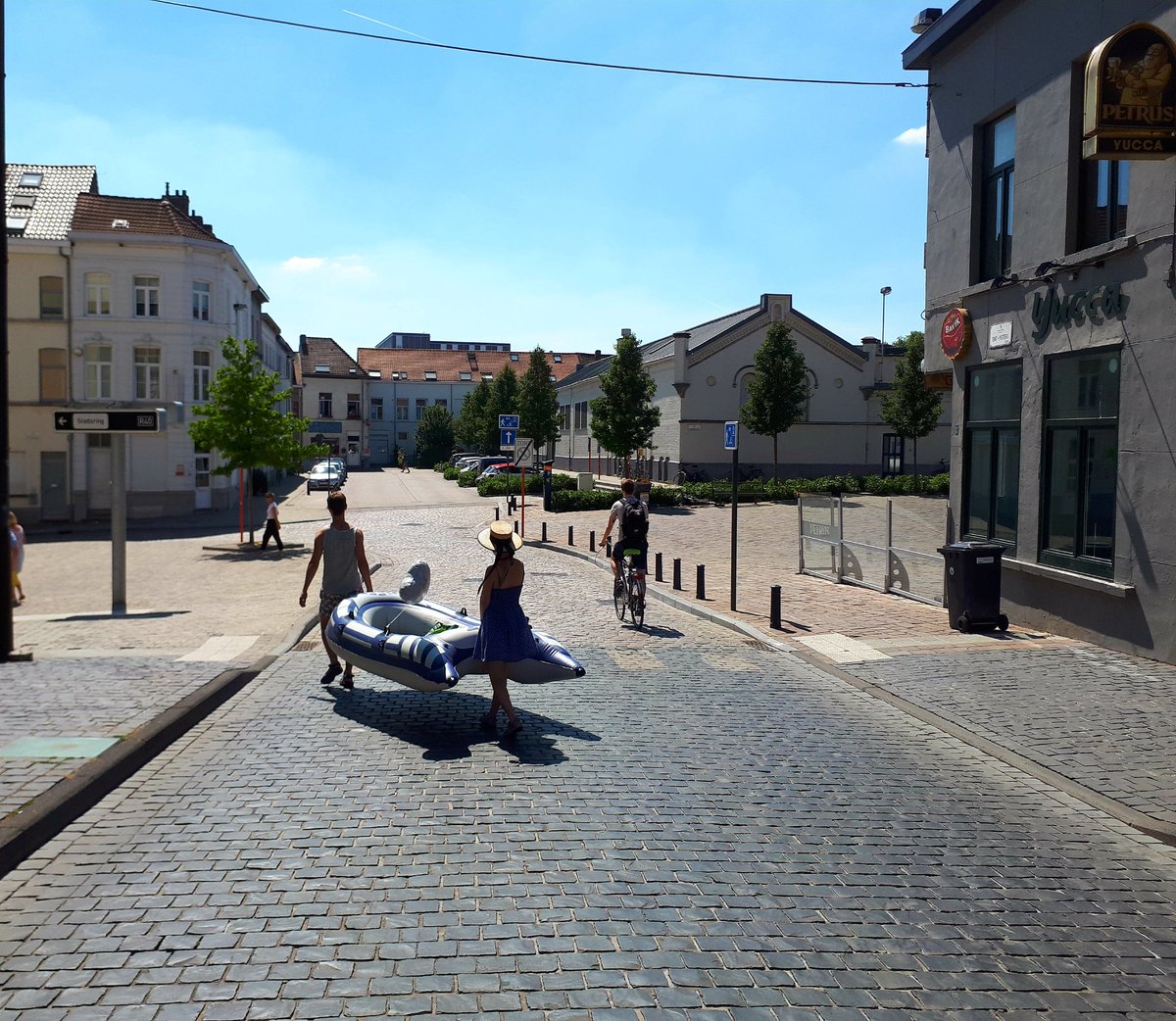 vincentbiauce's tweet image. Week-end passé à #Gent! Y a pas à dire: équilibre piétons/velos/transport en commun/voiture, ça change la vi(ll)e #espacespublics #mobilité #Brussels