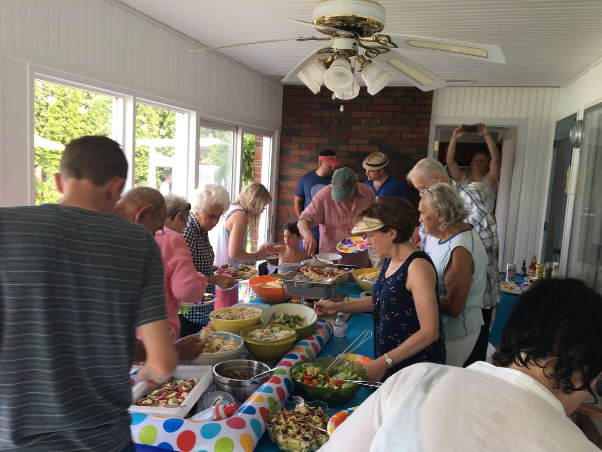 cherylgrish's tweet photo. Loading up for our annual reunion. #eattogether https://t.co/KlvrIiTbio