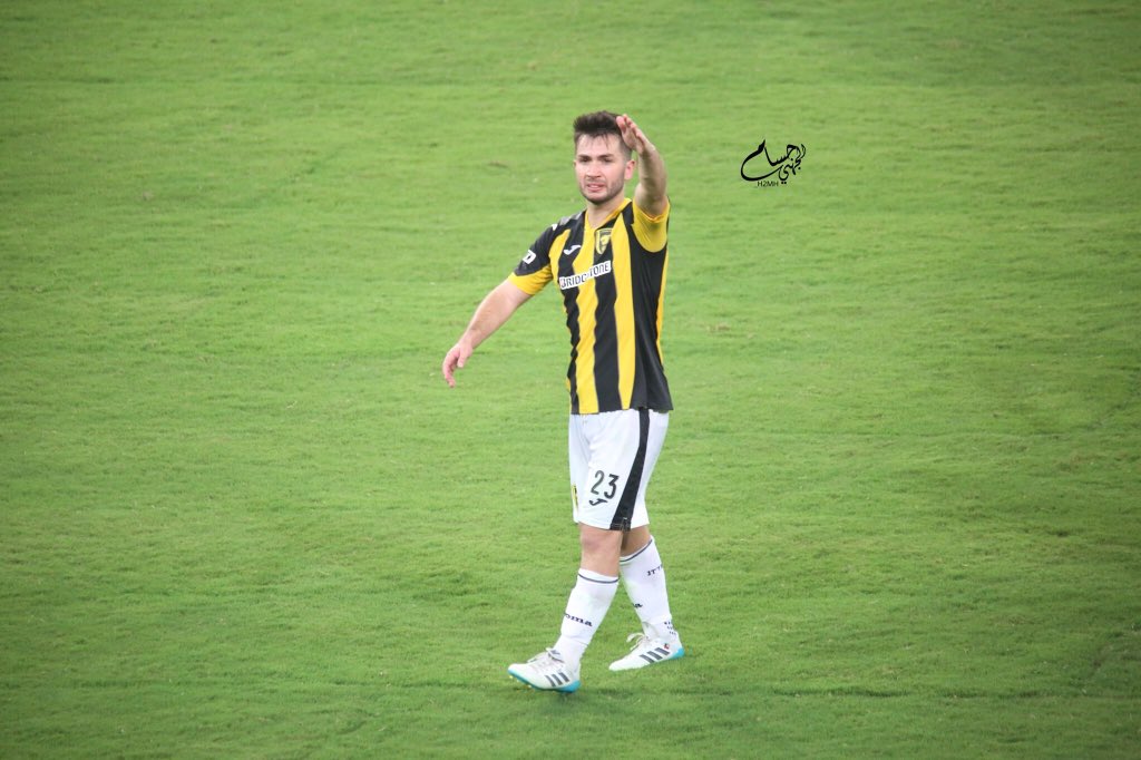 لا تهمني أخبار عموري ولا تهمني إشاعات عموري ولا يهمني صراع اندية العاصمة عليه ولا يهمني دخولنا الوهمي بالصفقه ولا يهمني إن كان دخولنا حقيقي أو لا
 ولا يهمني أي شيء متعلّق بـ عموري 
ف ببساطة نحن نملك .. 

أغلى جوهره 💎