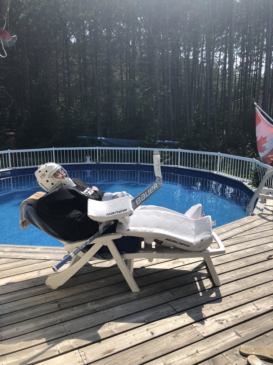 Joeranger31's tweet image. Waiting for camp like...🥅☀️ #isitseptemberyet @OHLSteelheads
