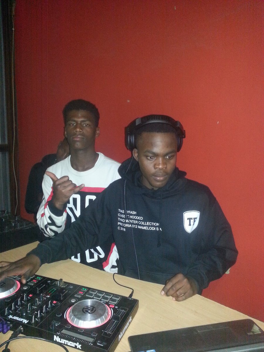 KiidJay_SA's tweet photo. Pull Up Collec!!!!!🙌💃 @TWCTheGOV  @reece_youngking @ecco_twc https://t.co/qvXL6Pn2Bx