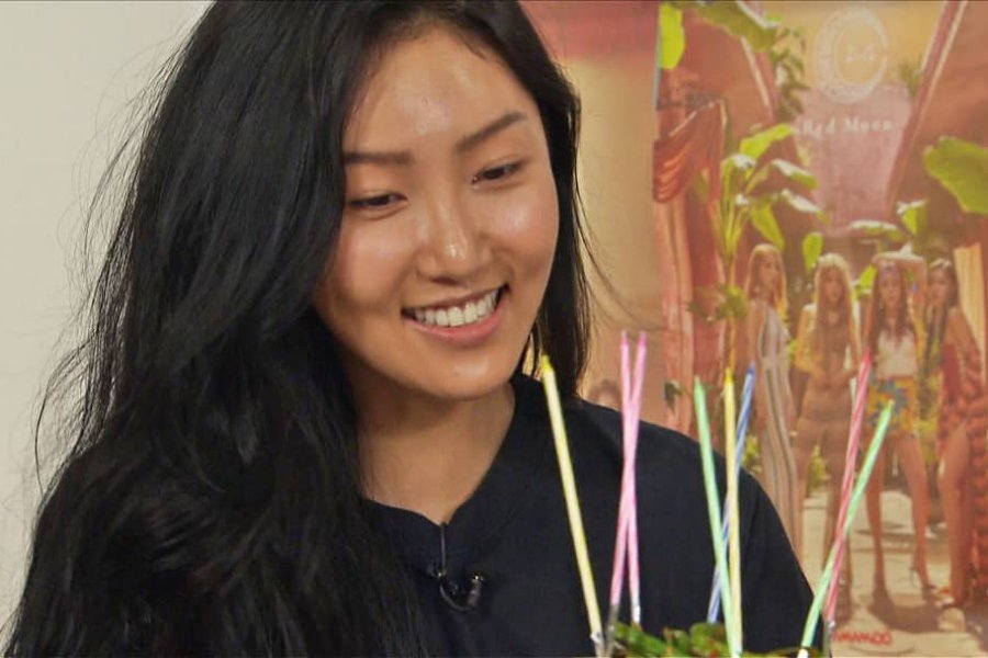 Soompi on Twitter: #Hwasa Receives Birthday Cake On “#RunningMan” https://t.co/FvYUPZBP9n" / Twitter