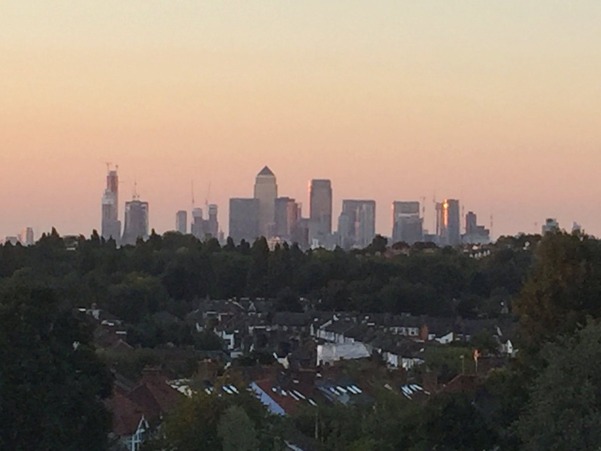 salazarPics's tweet photo. Canary Wharf #london #canrywharf #sunset https://t.co/MddPysHav2