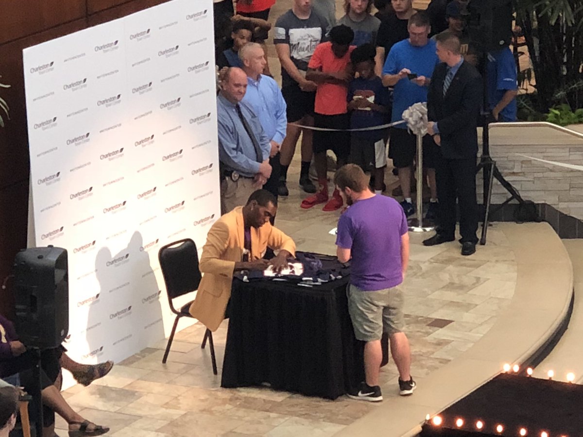 Congratulations to <a href="/RandyMoss/">Randy Moss</a> 

Very cool to see him here at the Charleston Town Center.