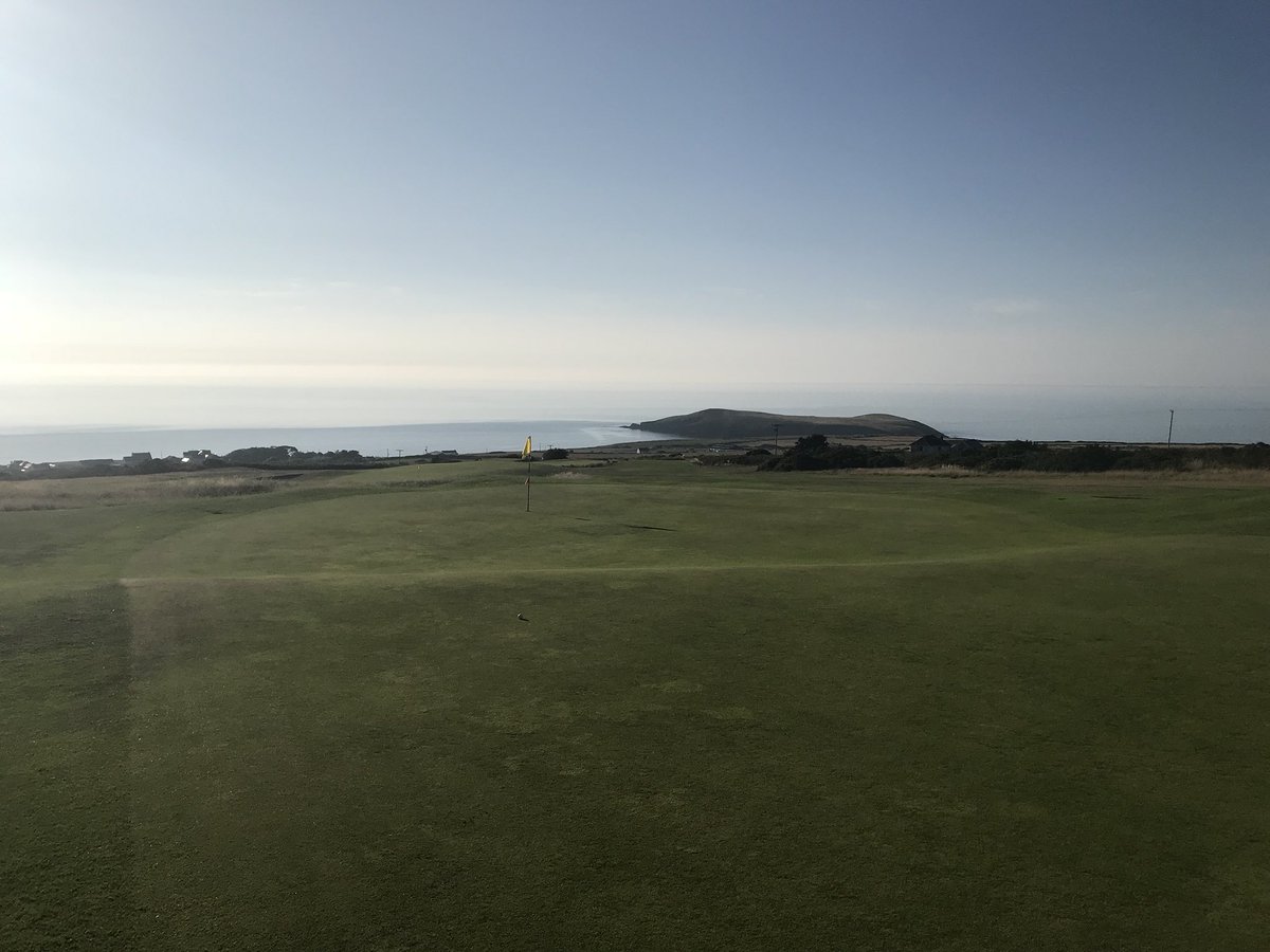 htmalloy7's tweet image. Not much better to do in this weather and with views like this then to play golf @CardiganGolf during evening when there’s no one else around