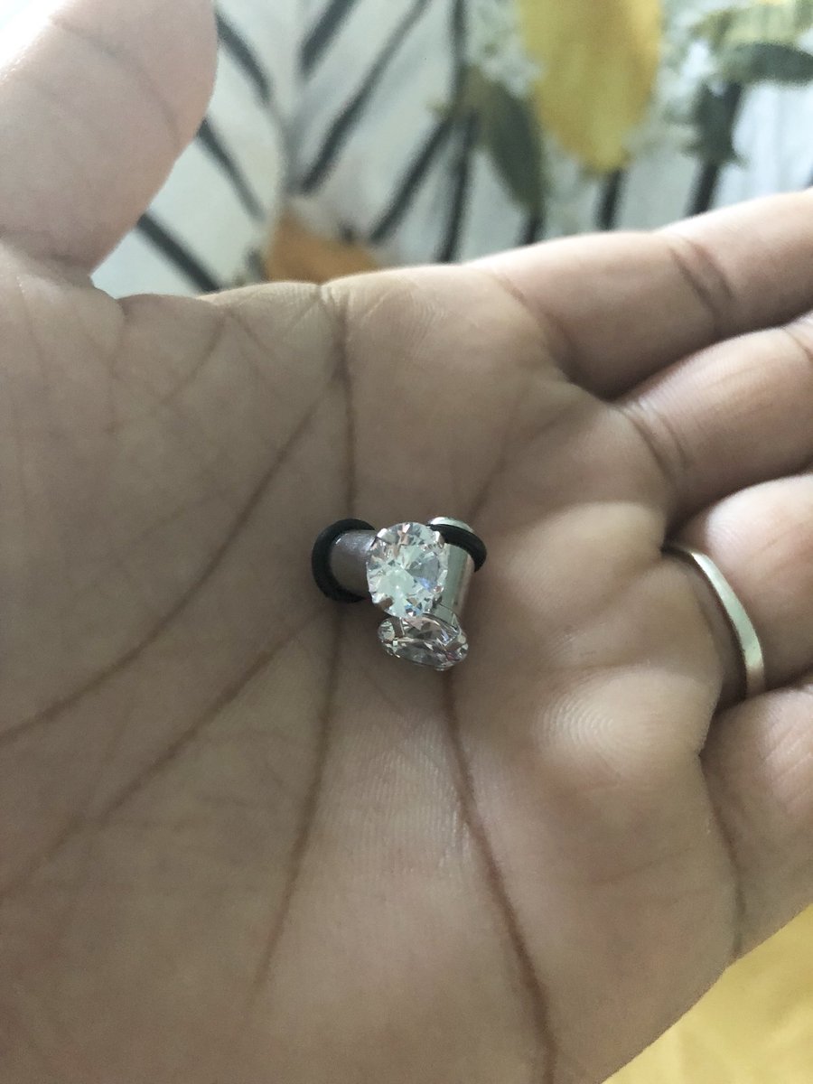 YellaSunshine's tweet photo. New gauges came ... #soicy #icyAF 😂 https://t.co/zCB95uqHoE