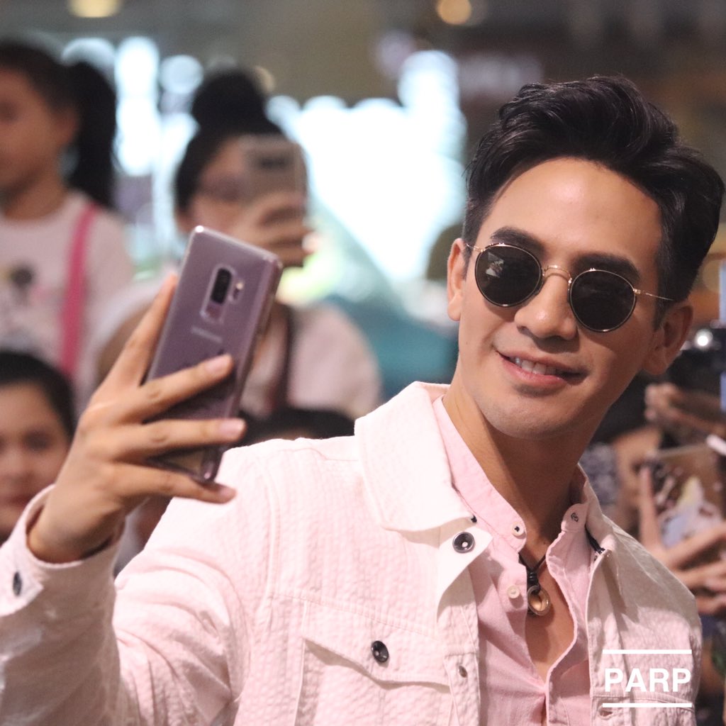 ParpPope's tweet photo. ชอบถ่ายช่วง พป service คือดี #popezaap #ployradaclinic https://t.co/sQ38308pE8