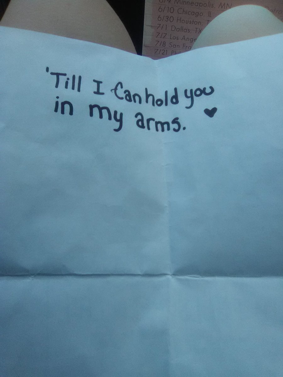ItsSierraDawn's tweet photo. @BeautyChickee Thank you so much for amazing morning/afternoon met some amazing people and Thank You So Much For Writing Out My Tattoo 💙💛💙💛 #Charlotte #NoFilterTour #ByeByeBitches #fullscreenlive @fullscreenlive https://t.co/HJV5m6YnGY