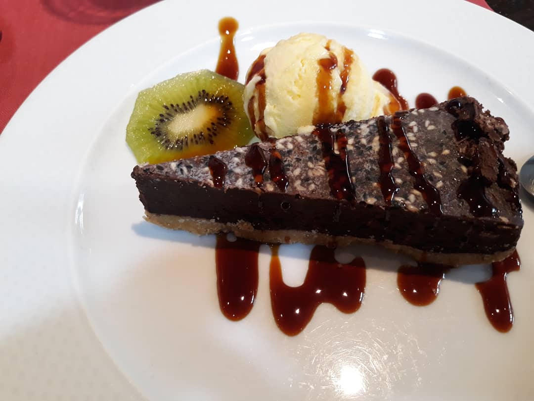 gastronomiayuna's tweet photo. No, no hemosolvidado los postres fruta frita, tarta choco japonesa Exquisita🍰😋#apple #nuts #sake #greentea #teverde #jazmintea #nuecesgarrapiñadas #dessert #postres @gastronomiayuna @restaurantekzen #Madrid @madrid https://t.co/Lkuk8gapp9