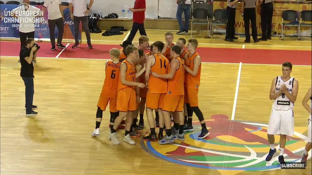 WAT. EEN. WEDSTRIJD!! 
DE #ORANGELIONS U18 WINNEN GOUD!!
Fantastisch finale, waarin het 👌🏻punters regende bij NL. Promotie naar de A-divisie was al een feit, nu ook de beloning met een gouden plak. Congrats mannen!!

#Trots #GoLions #GoStaff #OranjeBoven #FIBAU18Europe