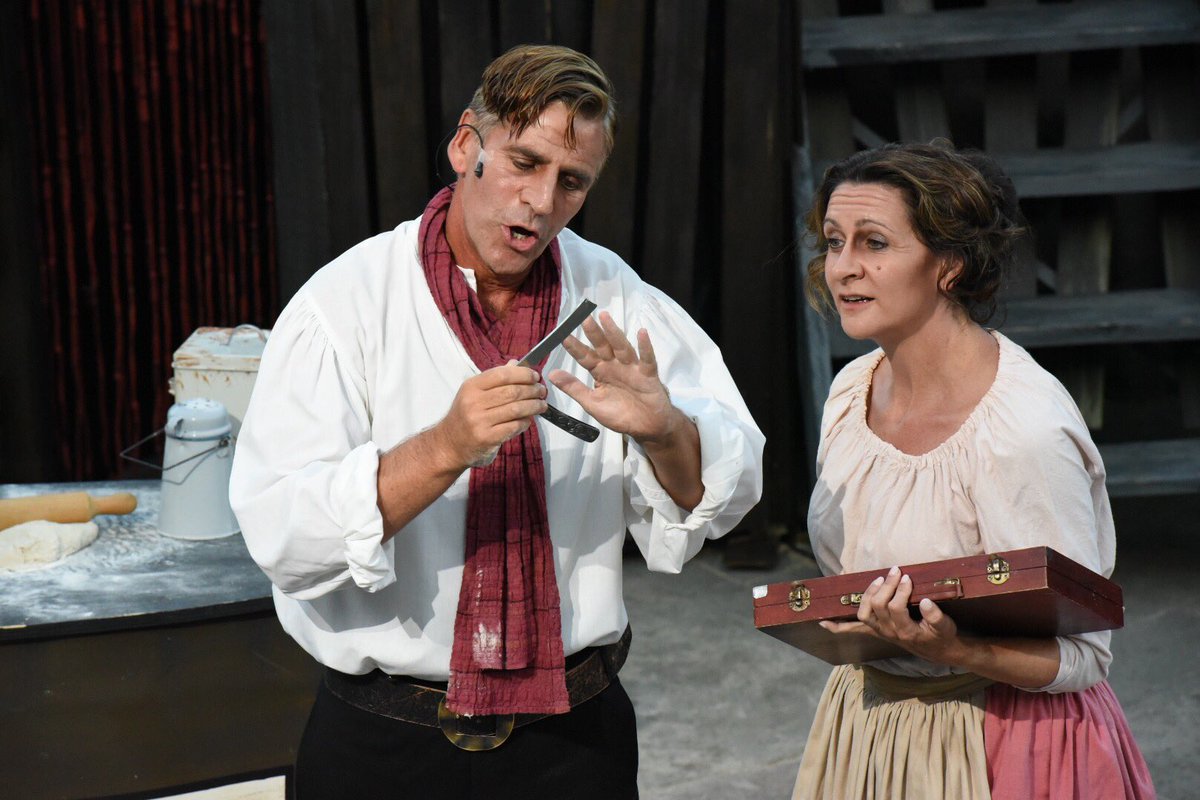 What a great 1st act #sweeneytodd <a href="/minacktheatre/">Minack</a> <a href="/TheBarnstormer1/">The Barnstormers, Oxted</a>