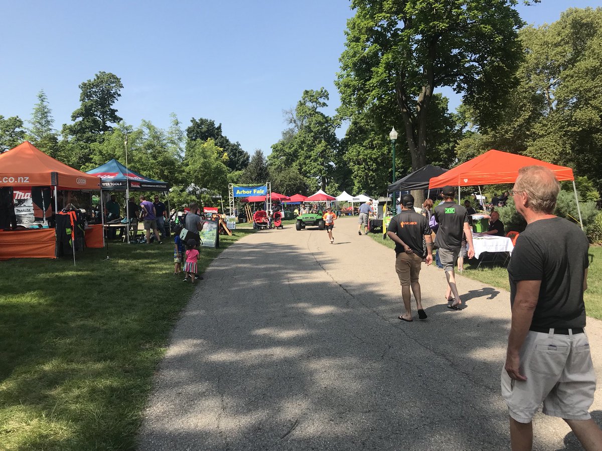 KramerTree's tweet photo. It was a great weekend at the @ISArboriculture #ITCCcolumbus! Here is a shot of the Arborfair, tons of vendors helping to educate everyone on #professionalarboriculture https://t.co/EAh3nrPgn5