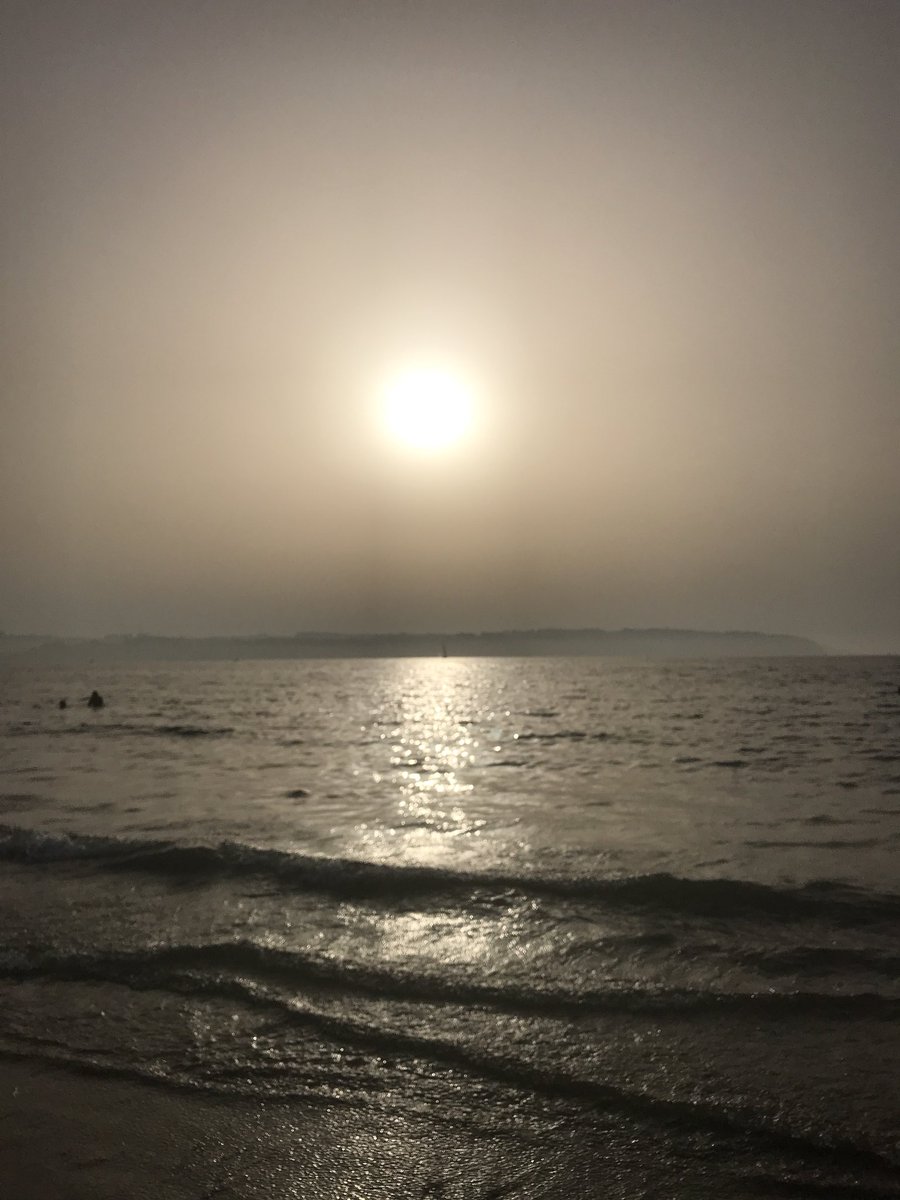 chanaheredia's tweet photo. Puede ser que haya vivido Magia ?? Puede ser ..... #findeincreible #goodnight #mañanaunfaro #galifornia #galicia #mequieroveniraviviraqui 😍 🌅 https://t.co/wqOXHmZ7ED