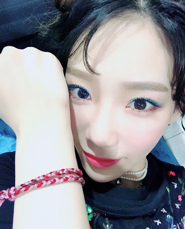 taengsyeon's tweet photo. (➤) ｄａｉｌｙ．

                  🔙, 🌱┆İşte size #Holiday zamanından kalan fotoğraflar. Bugün Holiday'in 1. yıldönümünü doldurduk! Zaman çok hızlı geçiyor SONE, her şey dün gibi. Holiday'i çokça sevdiğiniz için teşekkürler, tekrar izlemeyi ve dinlemeyi unutmayın. 🙌🏻 https://t.co/7iiHQKLWG0