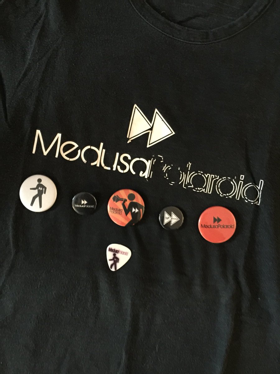 medusapolaroid's tweet photo. En vísperas de lo que serán los festejos por nuestros #10Años les compartimos otro recuerdo: objetos de nuestro primer merchandising allá por 2009.

Recuerden que pueden seguirnos en todas nuestras redes sociales y escucharnos en las plataformas digitales amigos! https://t.co/N2tXxVW1xy