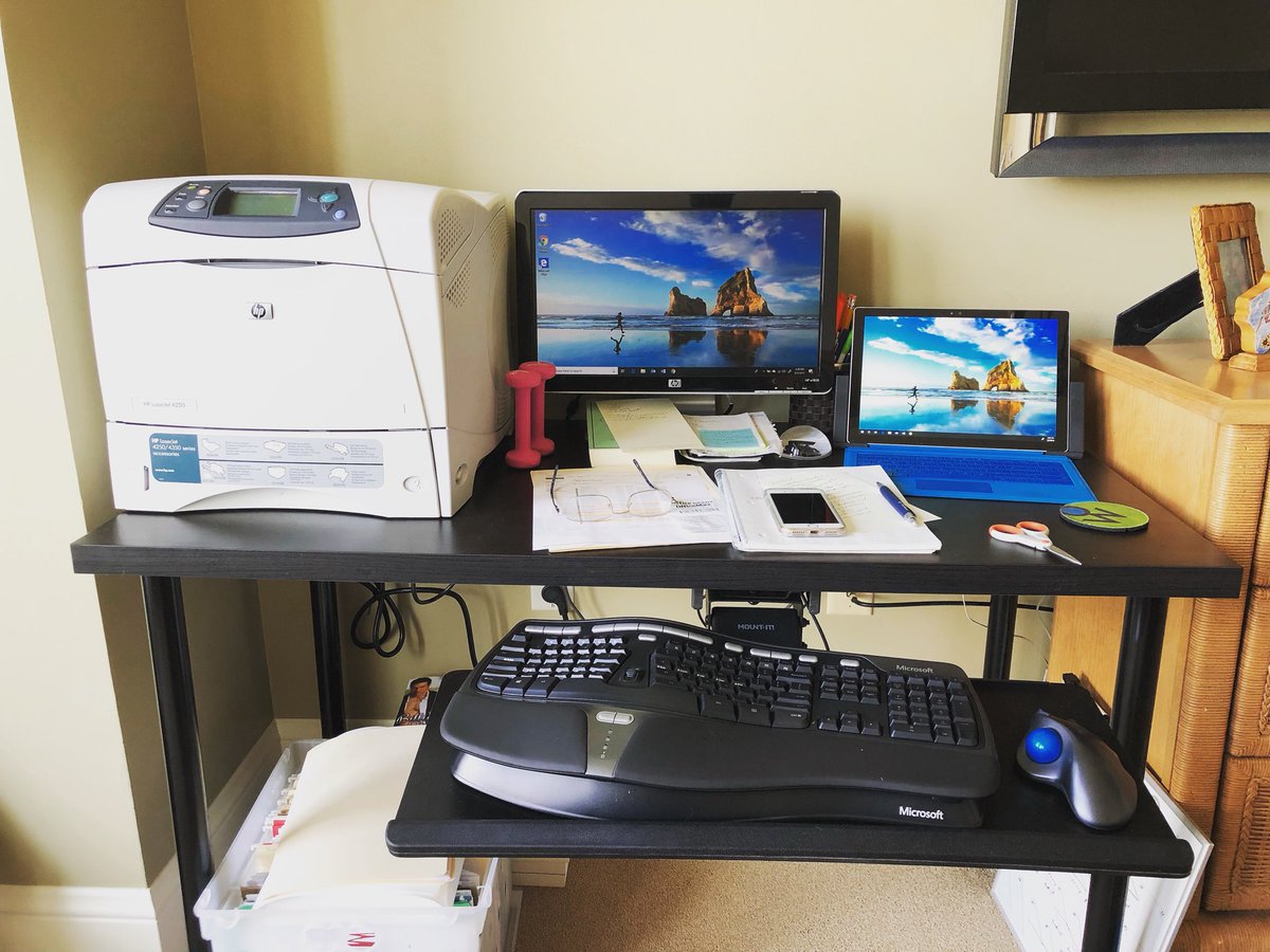 allie_burton's tweet photo. Summer work space. #authorsdesk #work #amwriting https://t.co/lP9rW5VhNi