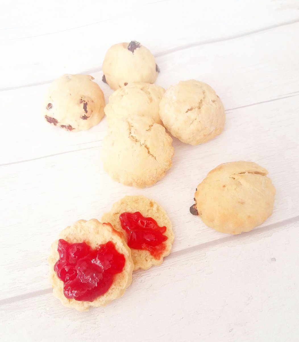 yorkshireNic's tweet photo. Fun with my niece this evening baking mini lemon scones...delicious warm out of the oven 💕

#vegan #veganhour #baking #veganfoodshare #veganfood #niece https://t.co/wZjlW4Yn79