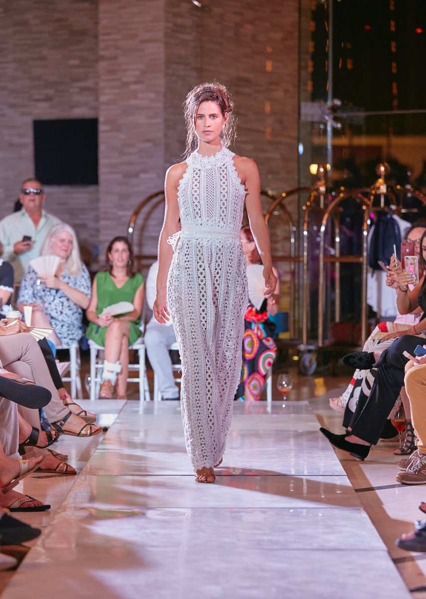 Con gran éxito Hot Summer Extravaganza presentó la colección de <a href="/moraruizh/">moraruizh</a> en el <a href="/grandfavallarta/">Grand FA Puerto Vall</a>. #hotsummerextravaganza #moraruiz #puertovallarta #moda #fashionproducer Photo:@martingarcor