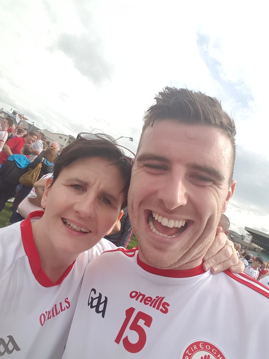 MariaBelfast's tweet photo. So proud to be a #Rahilly !⚪🔴⚪🔴#TirEoghainAbu @Micknewcome1 @connormca https://t.co/Re72Cbsz1n
