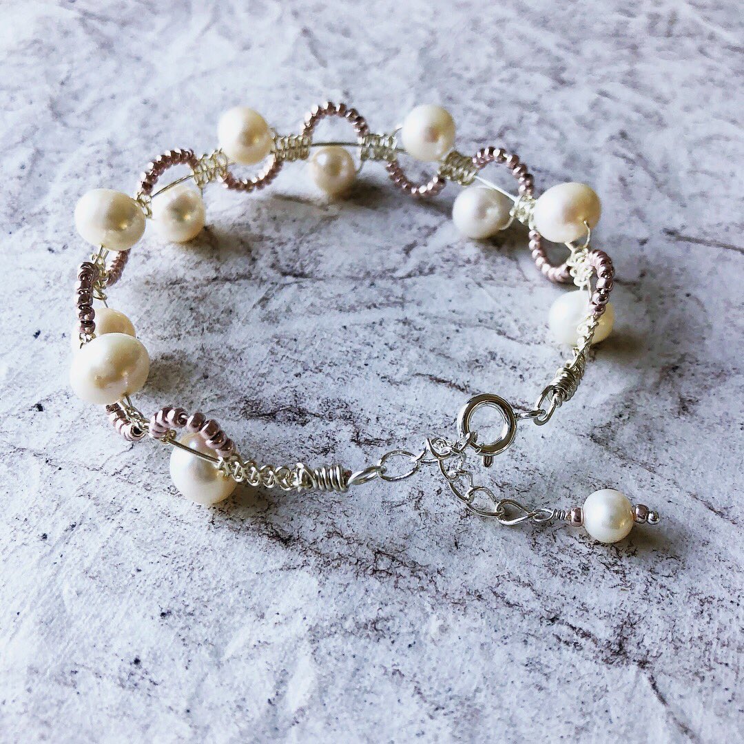 ElliesJewelry's tweet photo. One of my latest commissions, pearl and rose colour miyuki seed beads
#pearls #pearljewelry #pearljewellery #pearlbracelet #pearlbangle #pearl #commission #commissions #ethicaljewellery #commissionswelcome #handmade #handmadejewelry #handmadefashion #handmadejewellery #ethical https://t.co/FSI4zGASok