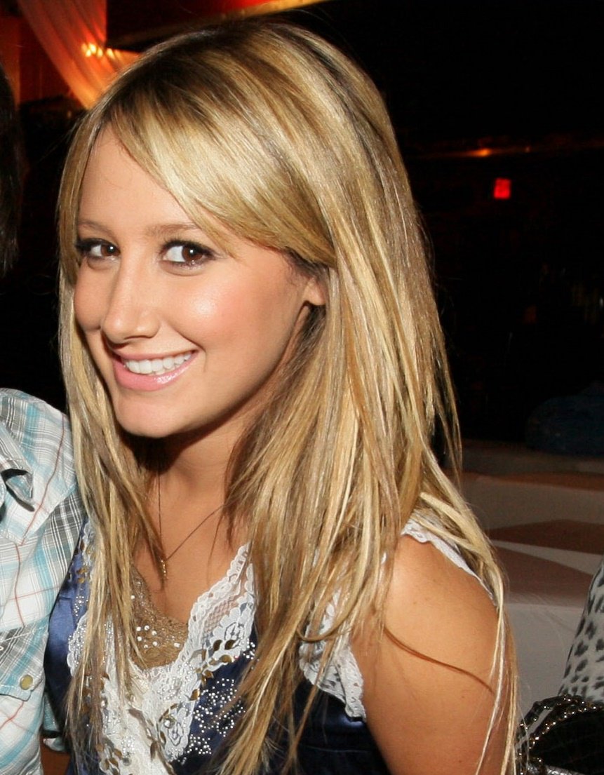 August 5, 2008: Ashley Tisdale during her private performance at The Knitting Factory for Degree Girls Ultimate OMG! Contest in Hollywood, CA