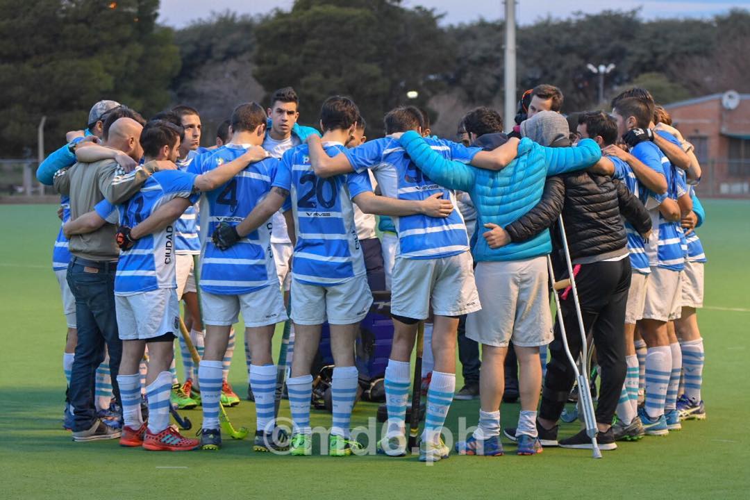 HockeyMUNIHD's tweet photo. #THMC2018 #02F01F #1AB
@martinguemeshockey 2 vs @muni__b 5 by @MartinDonaire https://t.co/QZ1r1GBTWu