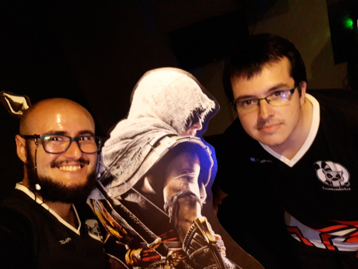 _drfatty's tweet photo. Celebrando el cumplo de @AntonioDaruk con Bayek en @NewGameBar https://t.co/VDLIrtYiLx
