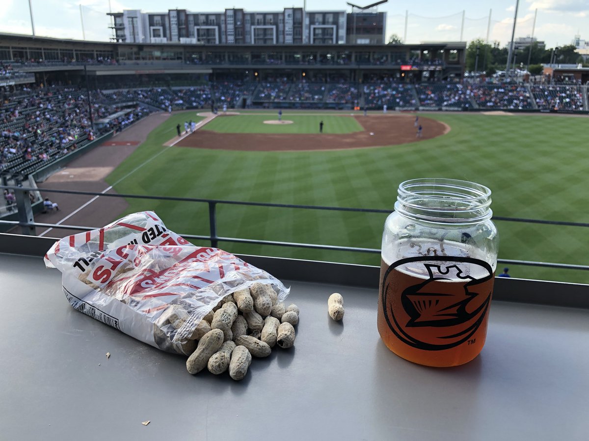 BPL4CLT's tweet photo. Weekend before #ThePrem starts....  

Yes. It's a great Knight. 

@KnightsBaseball 
#DoingCLTthings 
@PLinUSA https://t.co/rhjorzlb3H