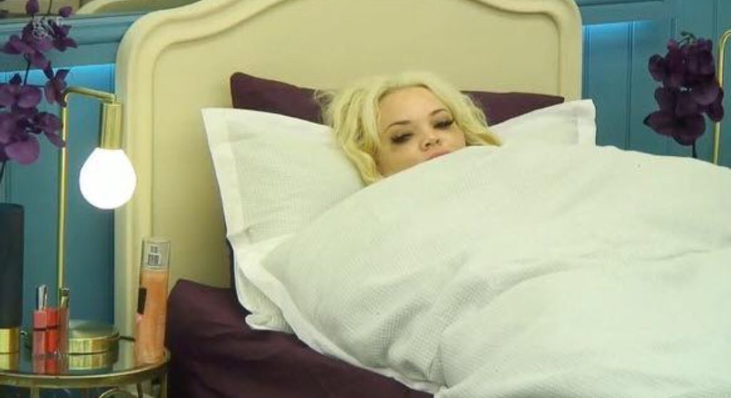 it’s almost 3 pm and i’m still in bed with nothing to do.