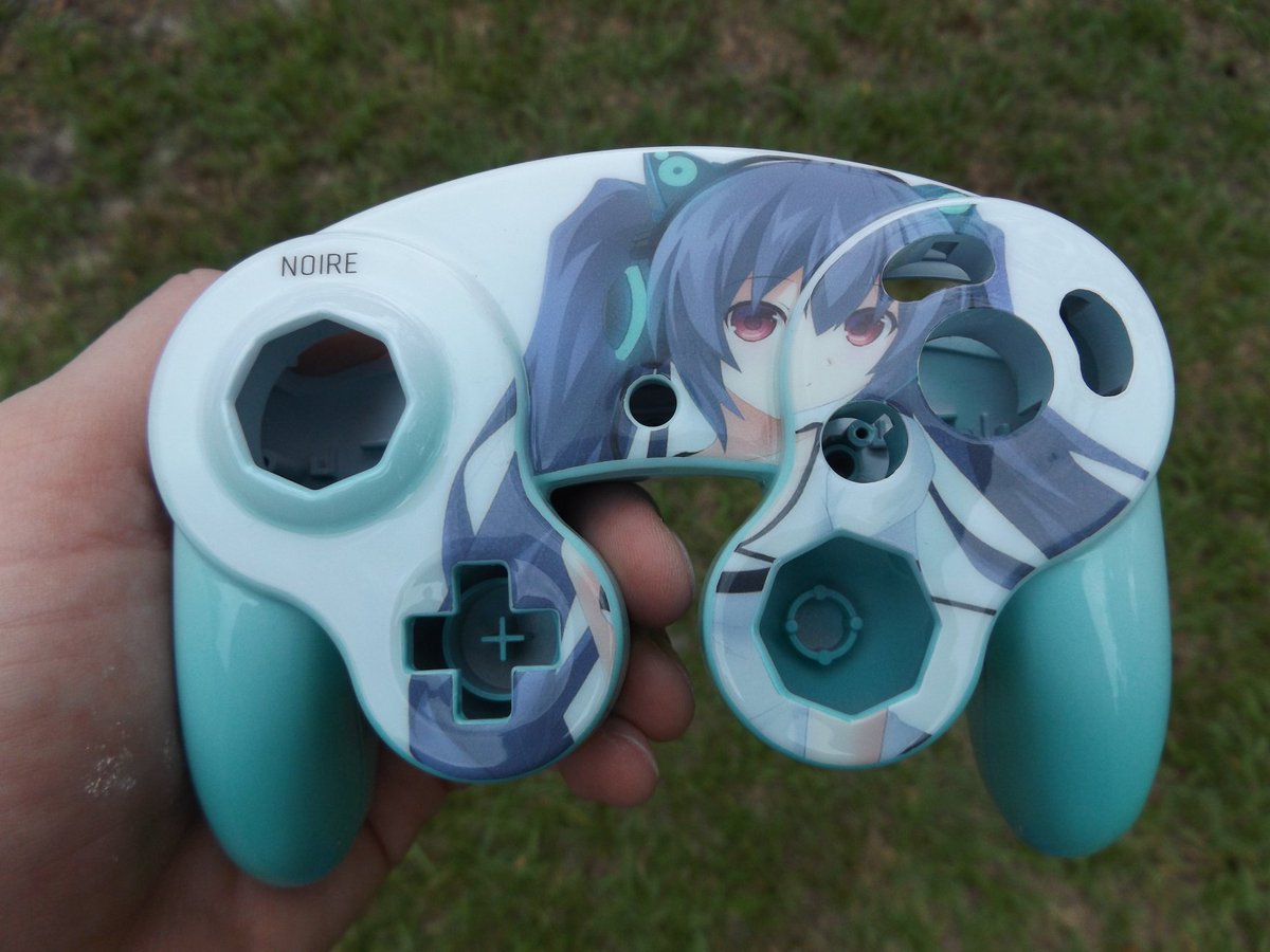 SuperCoffeeBros's tweet photo. Noire custom Gamecube shell for a customer https://t.co/JJlloEj0E9