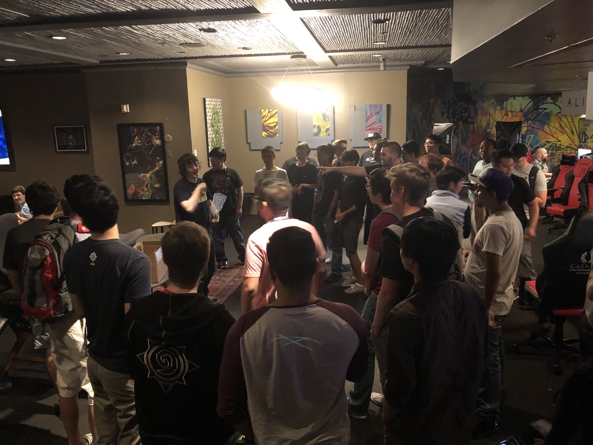 TheWallLounge's tweet photo. Hearthstone raffles bring the boys to the lounge!
#wallgaming #Caesars #Alienware #Nvidia #lucidsound #gaming #esports #lasvegas #vegas #lounge #pc #Blizzard #gaming https://t.co/WZIY5odomv