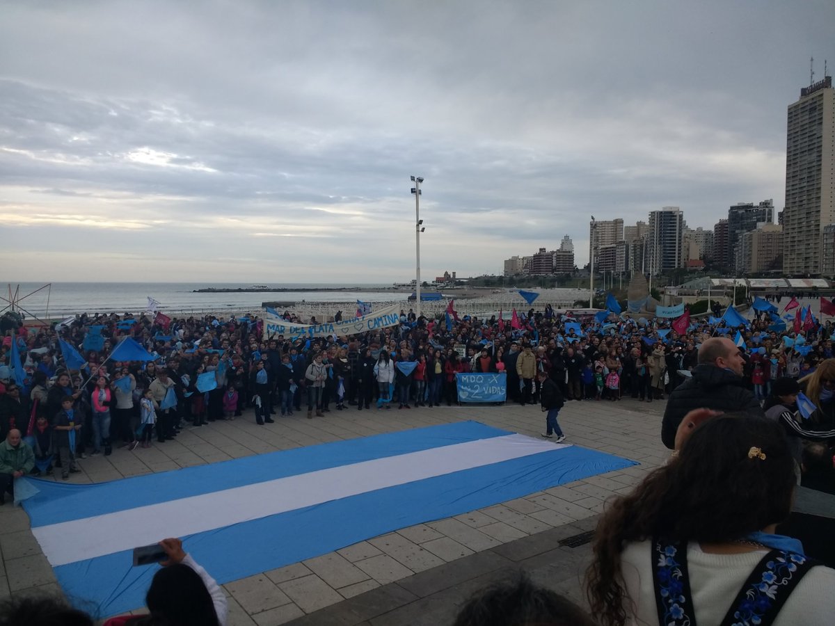 LokitaCV's tweet photo. Qué se escuche fuerte desde Mar del Plata hasta el Congreso: "Argentina defiende las 2 vidas"💙💙🇦🇷 #MarchaFederal #RechazoFederal #SalvemosLas2Vidas #CuidemosLasDosVidas #ArgentinaEsProvida https://t.co/CwMkEFbQAH