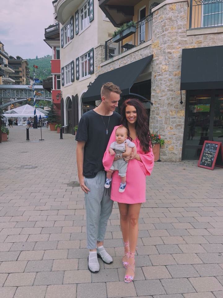 dehart_em's tweet photo. One year later 💫 https://t.co/QPoQi4KvHE