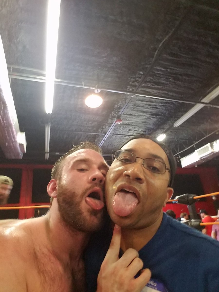 Scenenick1's tweet photo. Strange...or should I say Sleazy things happen whenever I'm around @KillEFFY #HeIsDaddy #SleazyAndEffy #SUPgraps https://t.co/9eOiTbR2kf