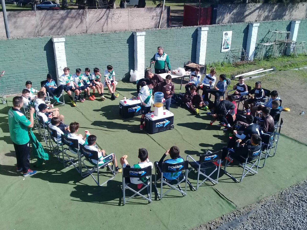 Cab_Infantiles's tweet photo. Algunas imágenes del habitual #TercerTiempo que organiza el Fútbol Infantil de Banfield #AFA
En esta ocasión, lo compartimos con las Infantiles de @caplatense https://t.co/InxgGs6ULf
