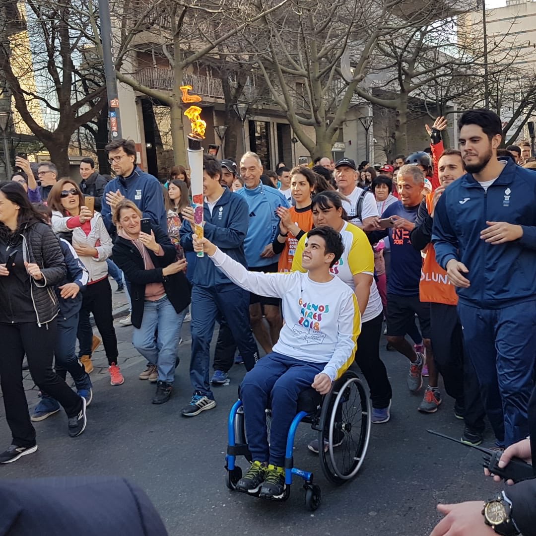 LucasMelia's tweet photo. Siendo feliz un rato! Muchas gracias a todos 💛. #TourDeLaAntorcha #UnidosPorLaLlama https://t.co/hV2FV20944