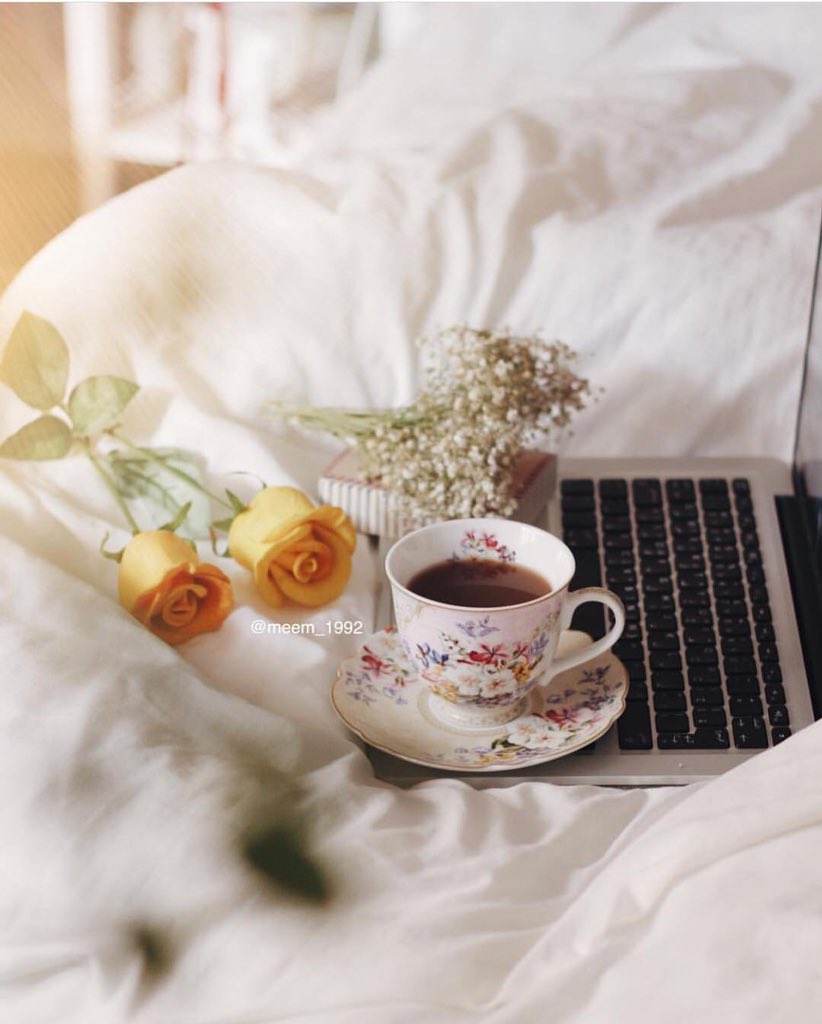 🌤

مـا أصبـح اليـوم بنـا من نعمـةٍ
فمنـكَ أنت نسـتغيثُ رحـمتَك

أغْدقْتَ من فضلك ما يُخجلنا
يـا ربنــا أتمــم عـلينا  نعمتَـك

          صبــاح الخيـر🌸
اللهم 
 ما أصبـح بـي من نعمــة
 أو بـأحــــدٍ مـن خـلقــــك 
فـَمِنكَ وحدك لاشريك لك 
فـلك الحمـــدُ ولك الشـكر